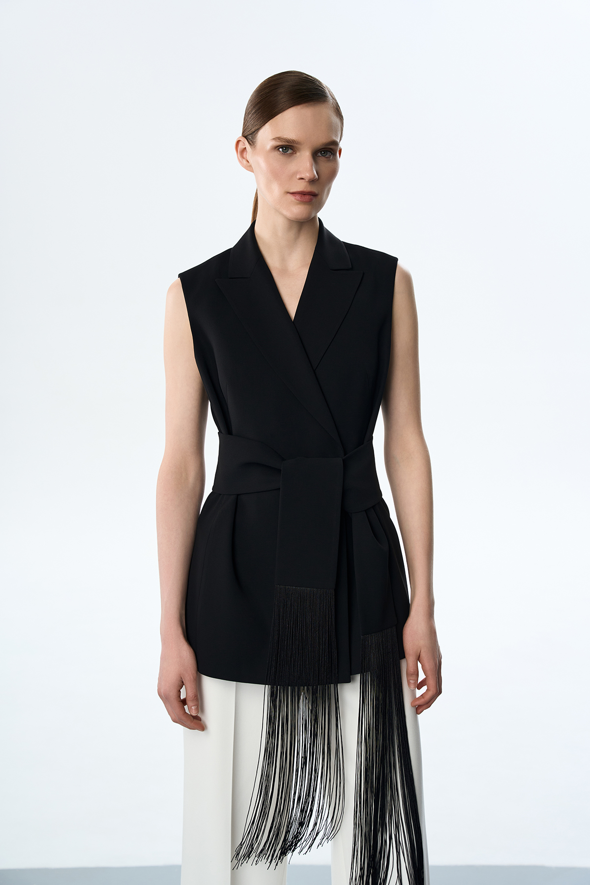 Жилет с поясом с бахромой VASSA&Co, пол женский, цвет черный, фото №2