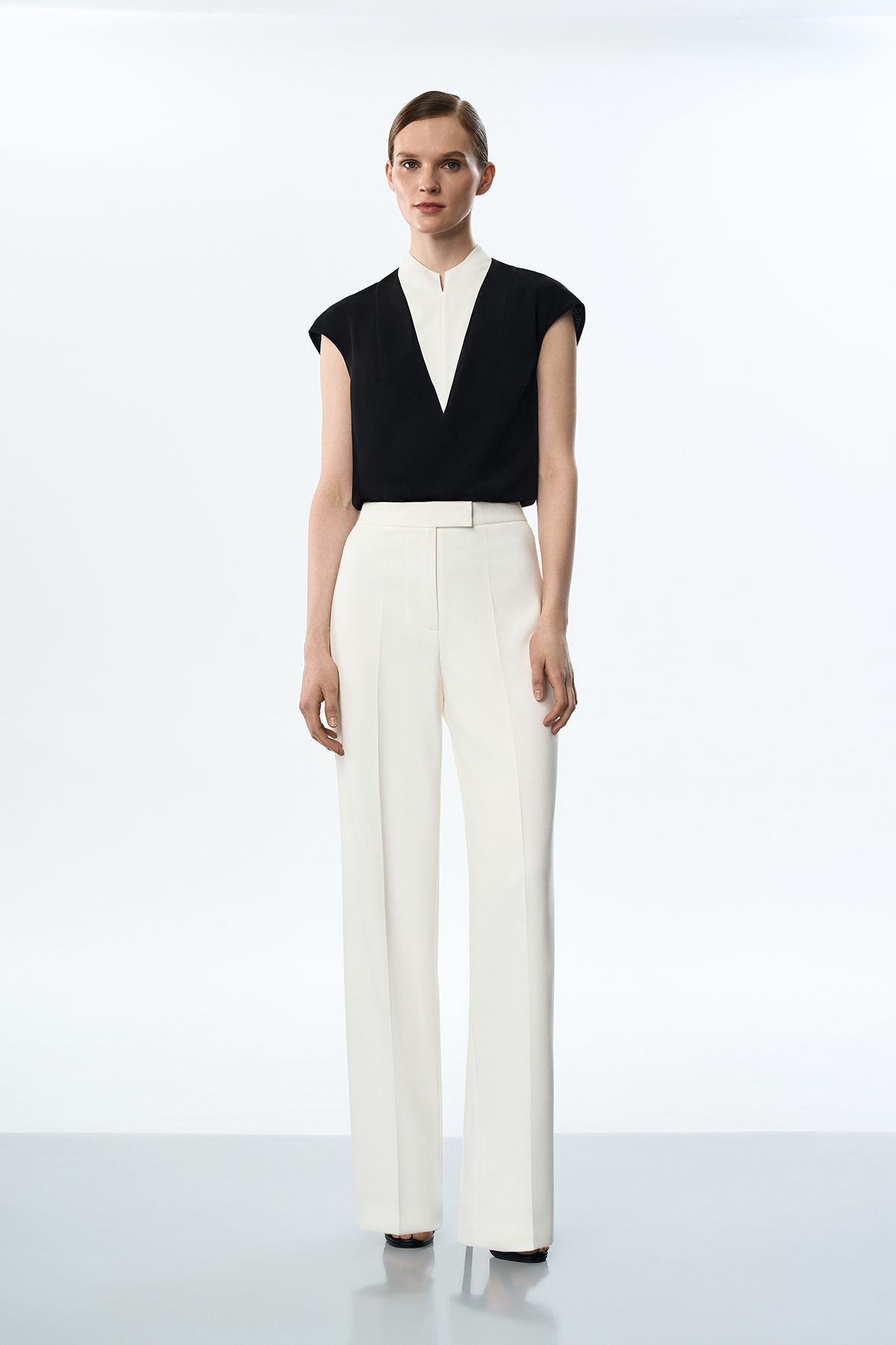 Блузка с контрастной вставкой VASSA&Co, пол женский, цвет черный, фото №3