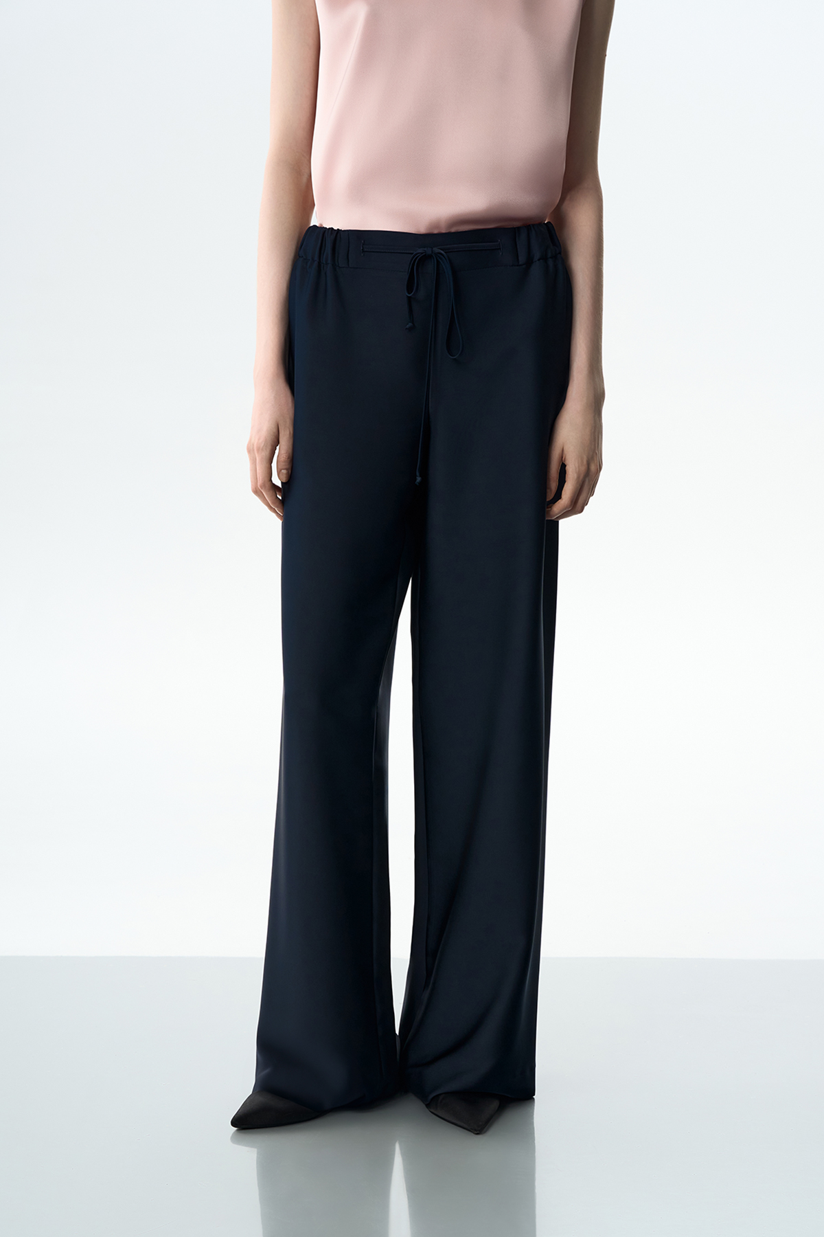 Брюки в пижамном стиле VASSA&Co, пол женский, цвет синий, фото №6