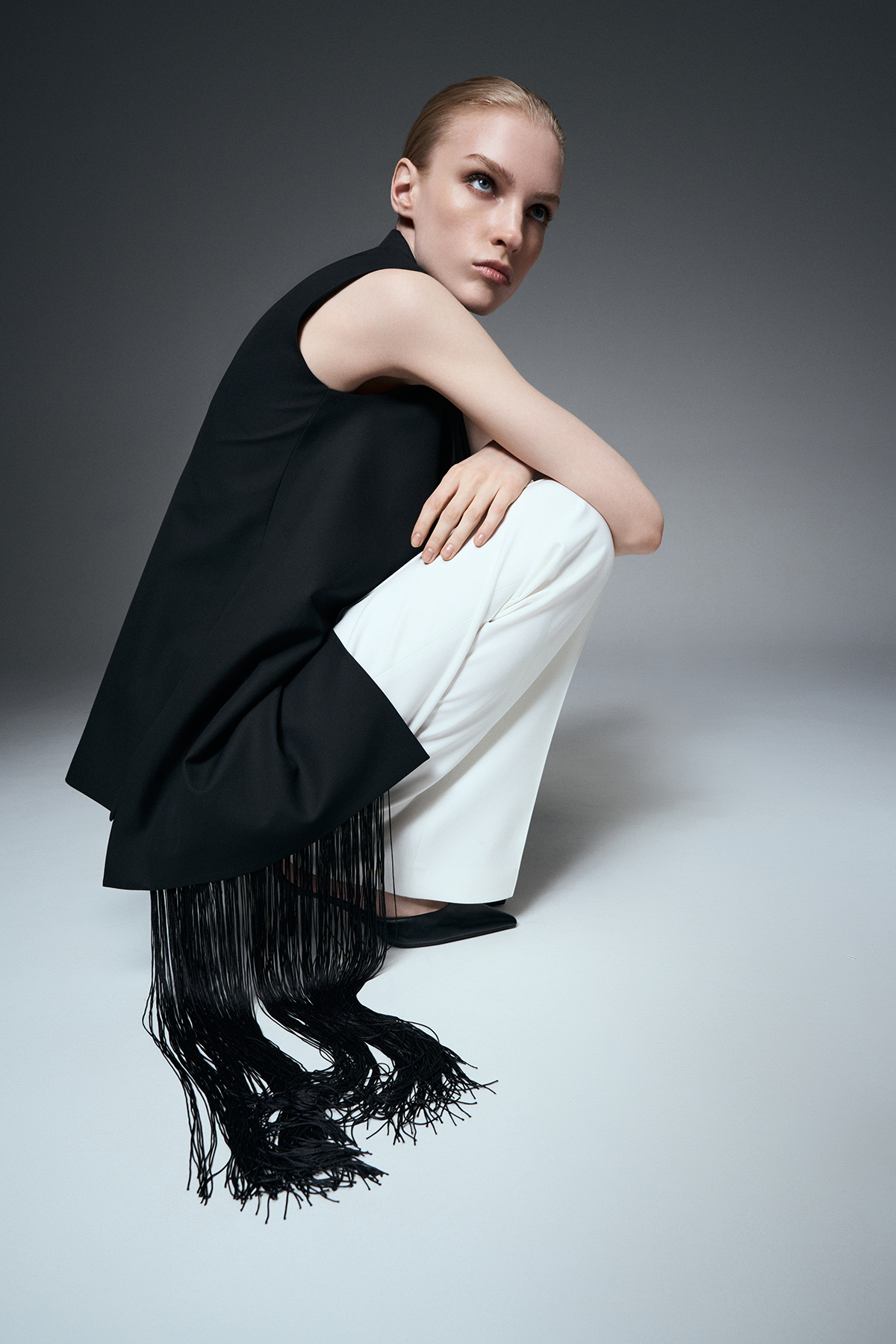 Жилет удлиненный с бахромой VASSA&Co, пол женский, цвет черный, фото №4