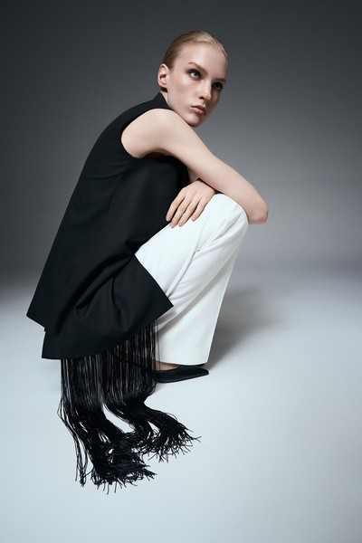 Жилет удлиненный с бахромой VASSA&Co, пол женский, цвет черный, фото №4