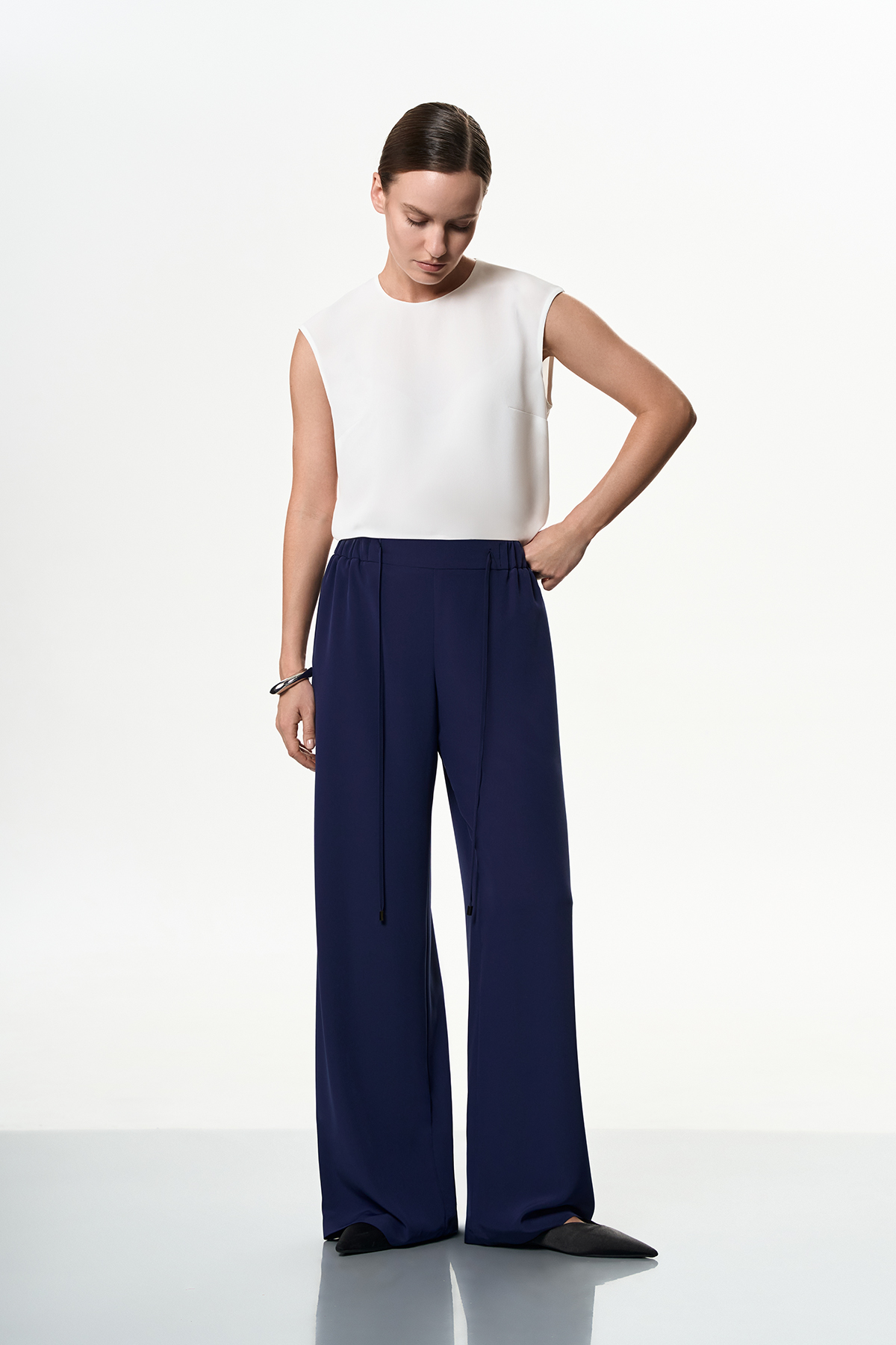 Брюки широкие синие VASSA&Co, пол женский, цвет синий, фото №2