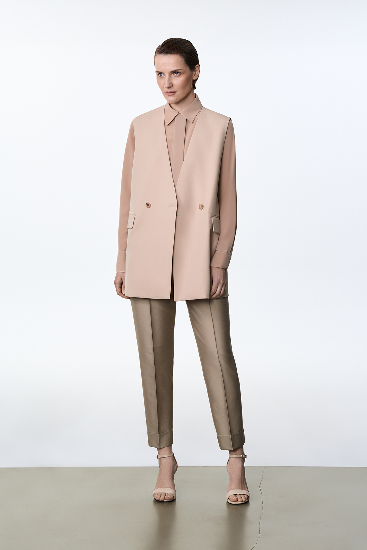 Брюки укороченные VASSA&Co, пол женский, цвет хаки, фото №4