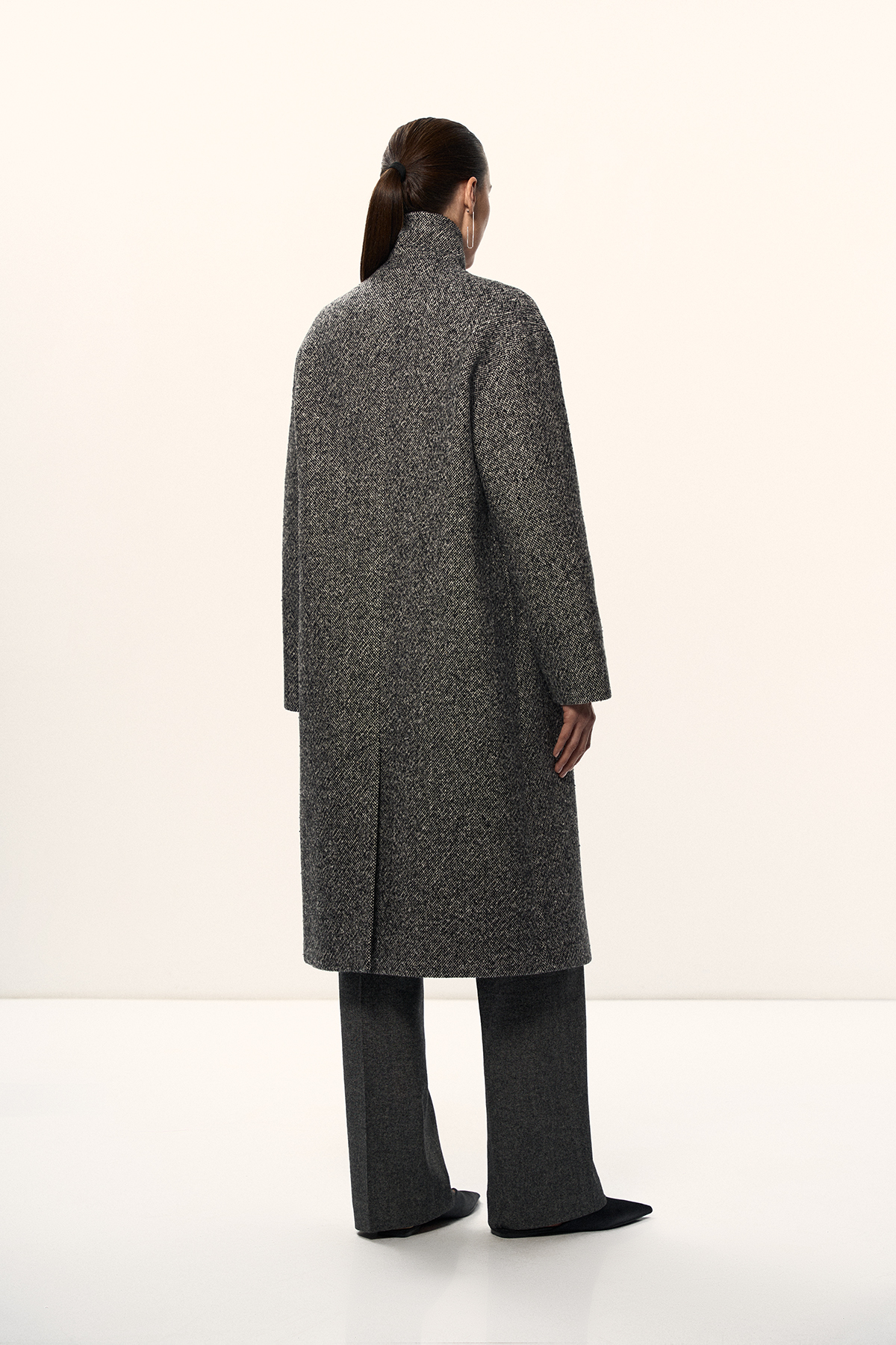 Двубортное пальто свободного кроя VASSA&Co, пол female, цвет black, фото №4