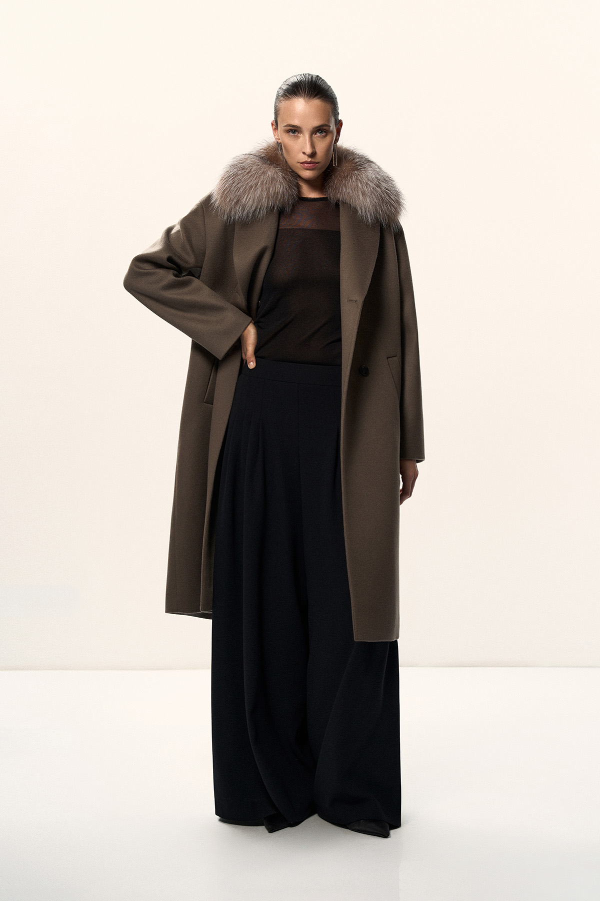 Пальто с воротником из натурального меха VASSA&Co, пол female, цвет brown, фото №4