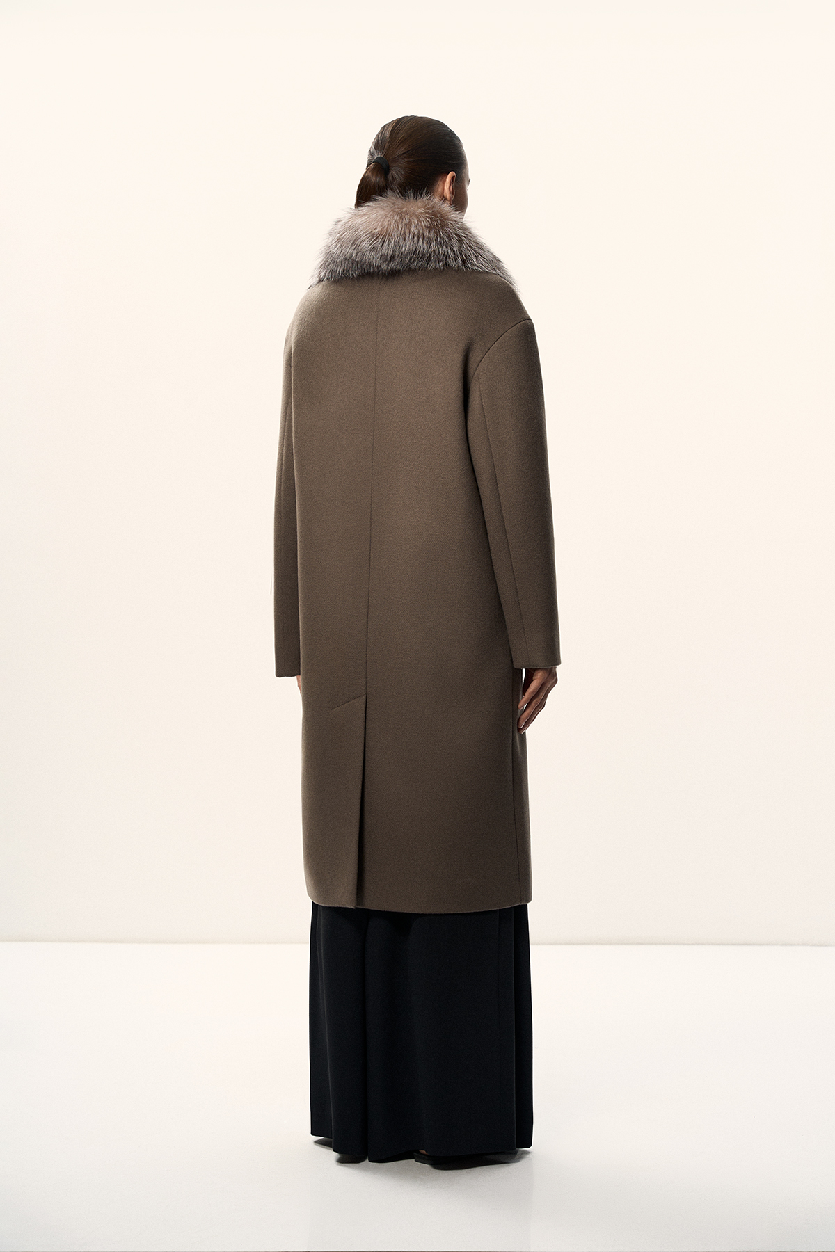 Пальто с воротником из натурального меха VASSA&Co, пол female, цвет brown, фото №4