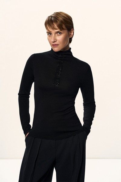 Черная водолазка с декоративной отделкой VASSA CODE, пол female, цвет black, фото №2