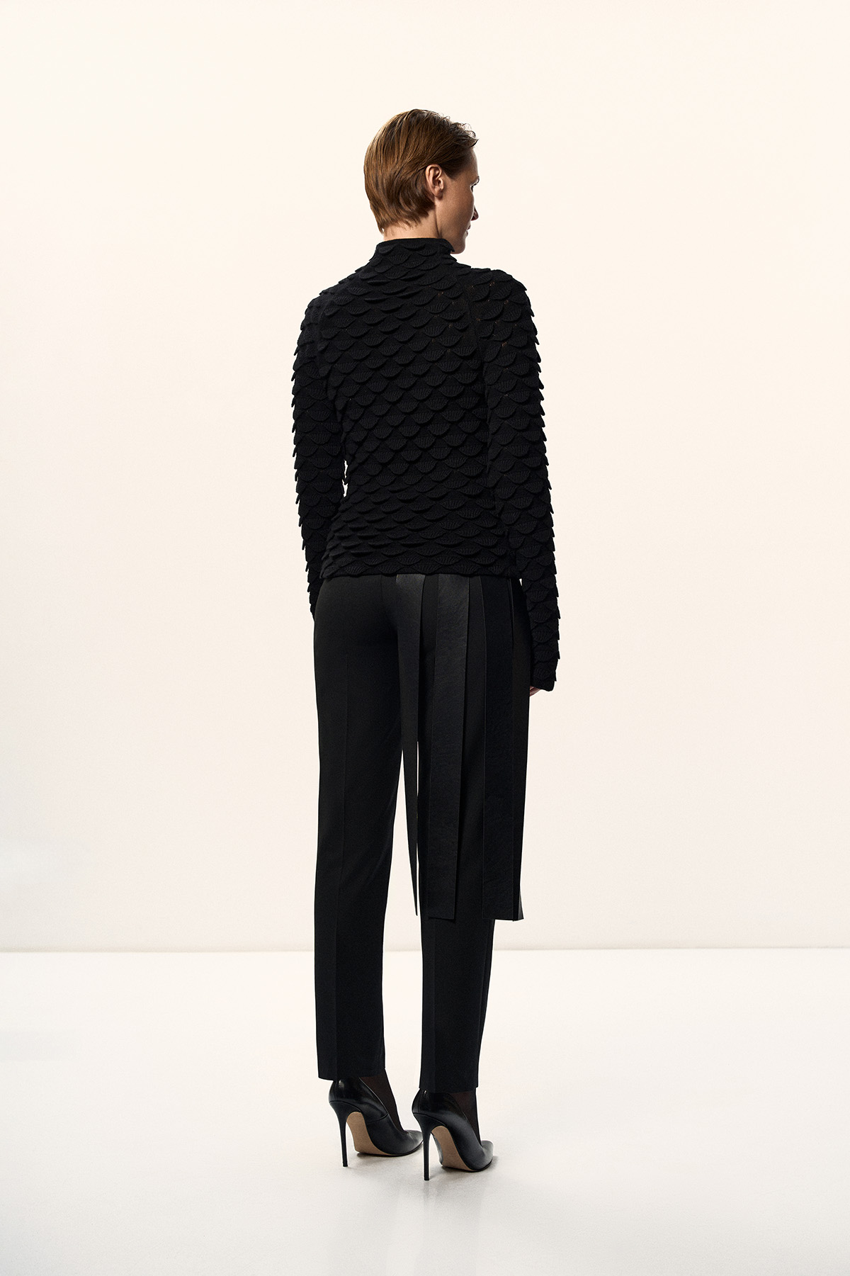 Акцентный пояс с вертикальными элементами VASSA&Co, пол female, цвет black, фото №4