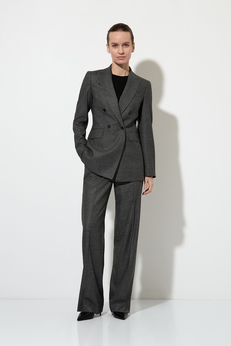 Брючный костюм в мелкую клетку