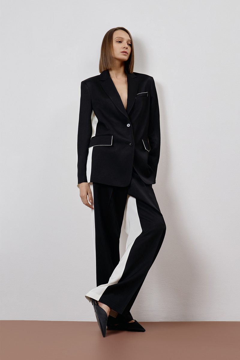 Брючный костюм в стиле color block