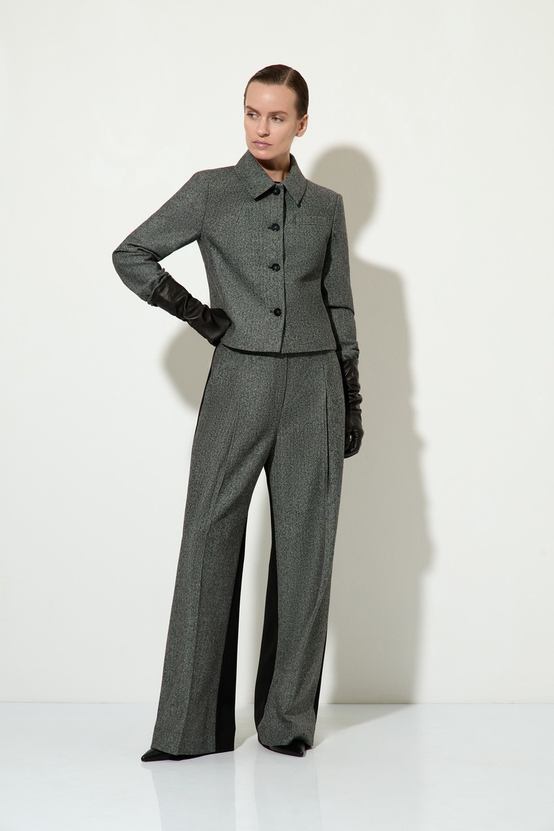 Брючный костюм из полушерстяной ткани