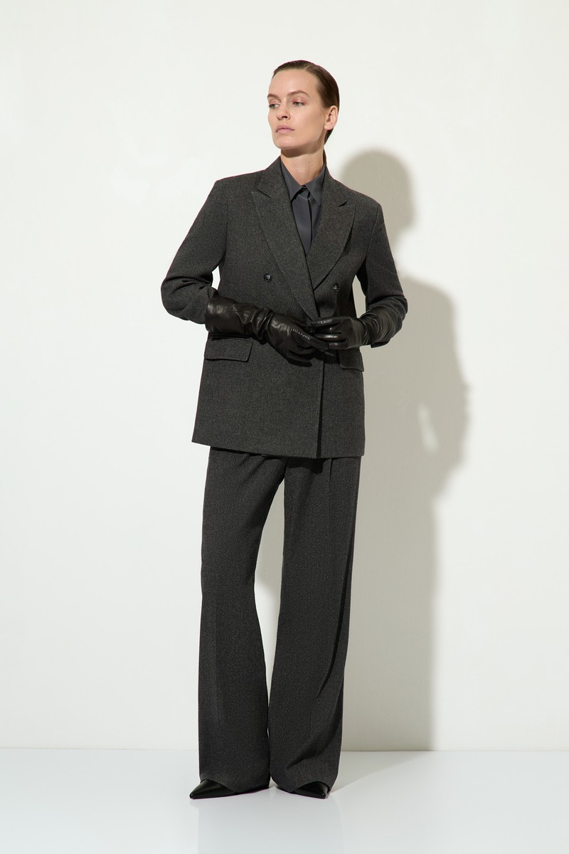 Брючный костюм из шерсти и вискозы