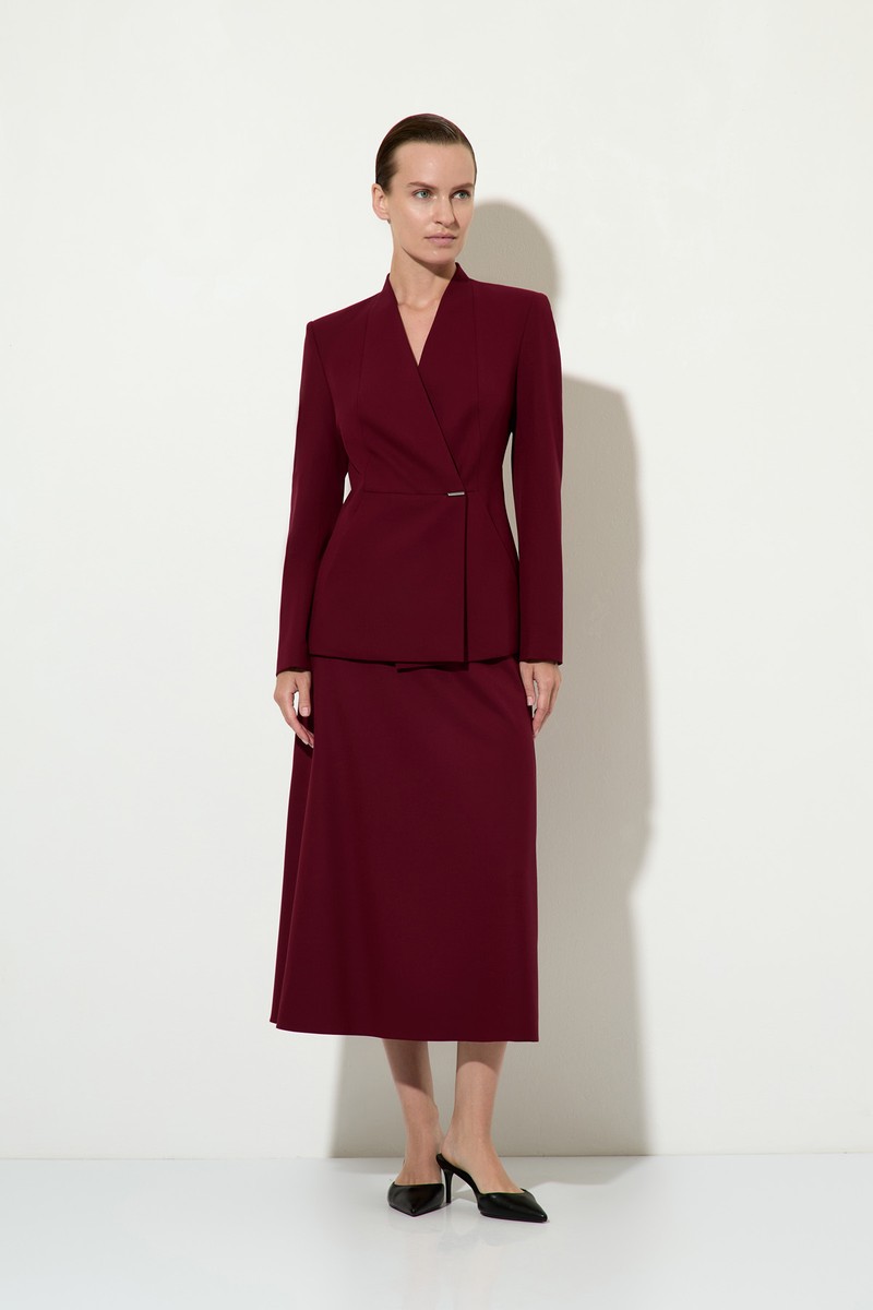 Костюм с трапециевидной юбкой