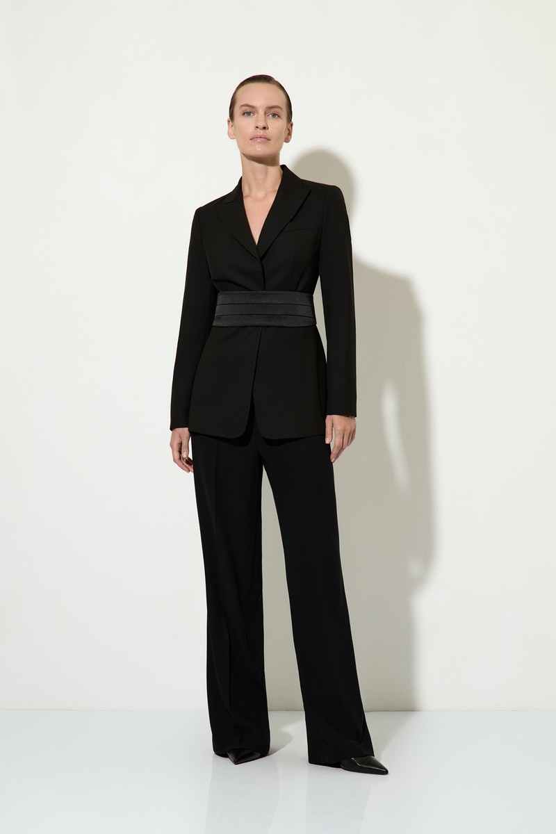 Брючный костюм с камербандом