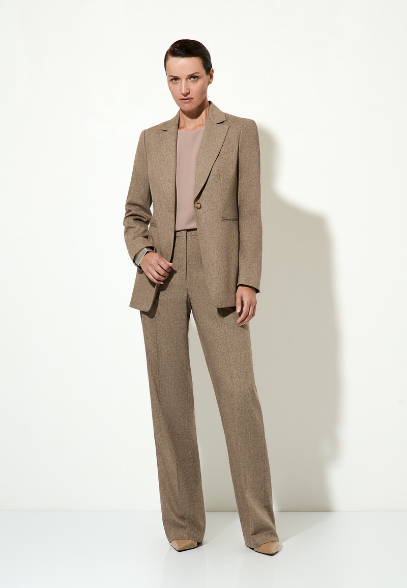 Костюм с однобортным жакетом