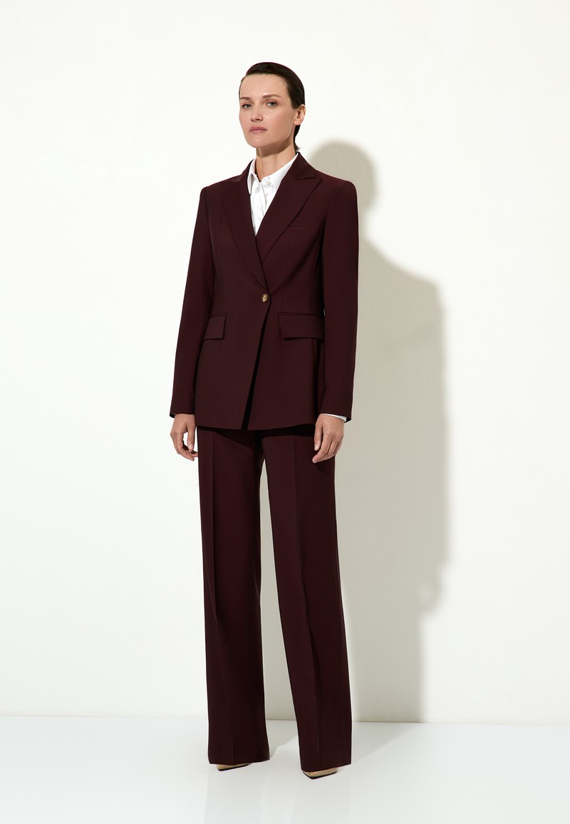 Костюм с однобортным жакетом