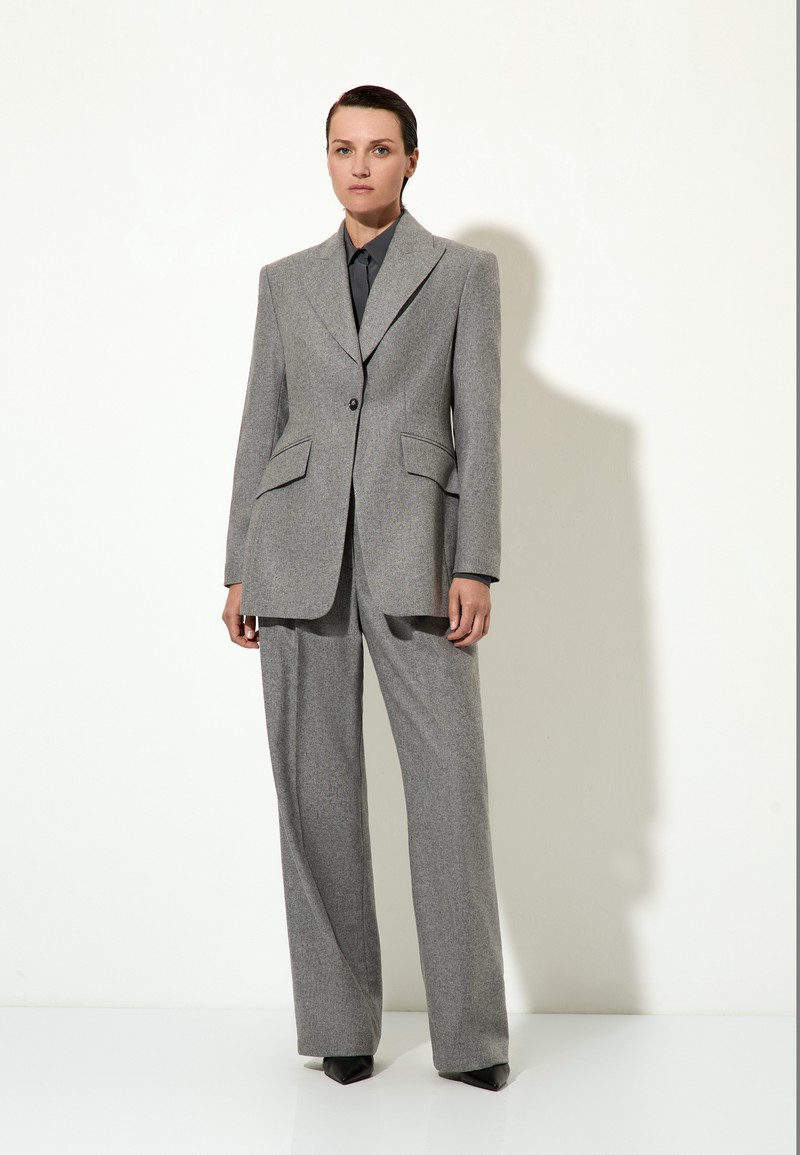 Костюм с однобортным жакетом