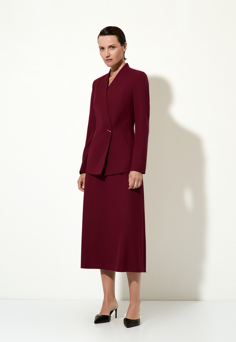 Костюм с однобортным жакетом и юбкой