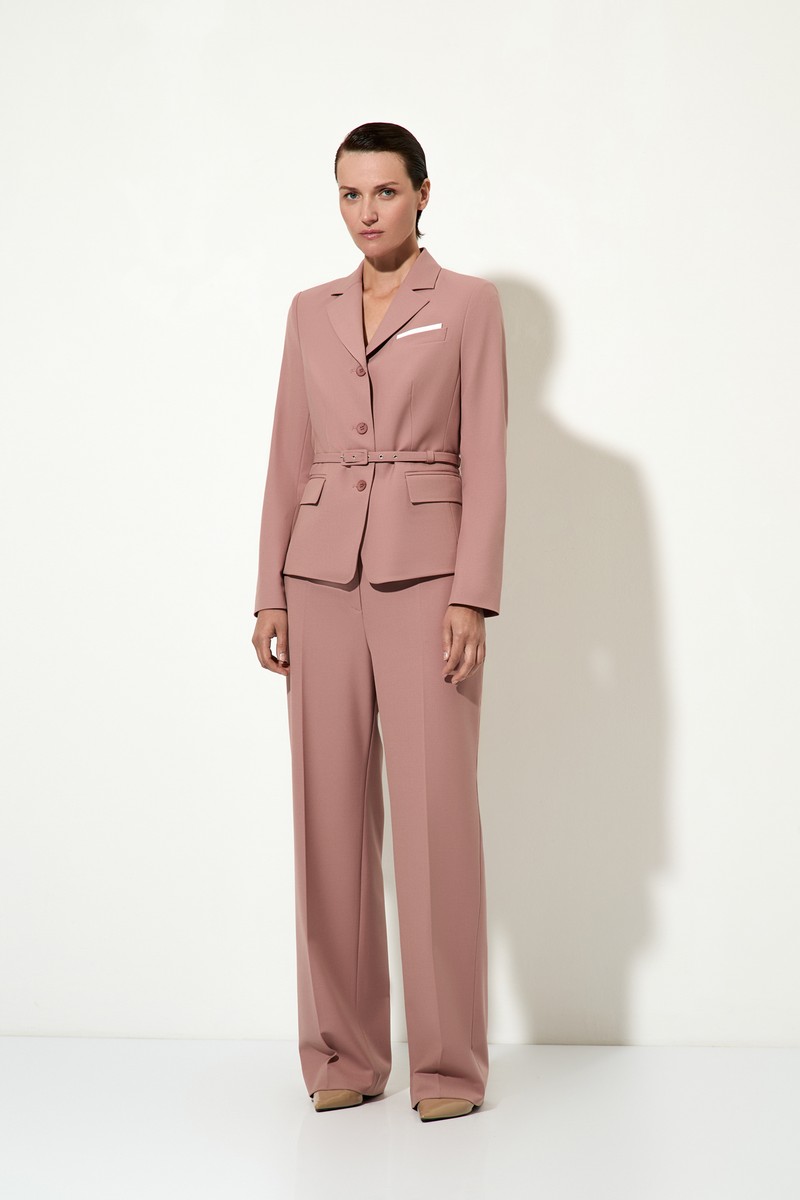Костюм с однобортным жакетом