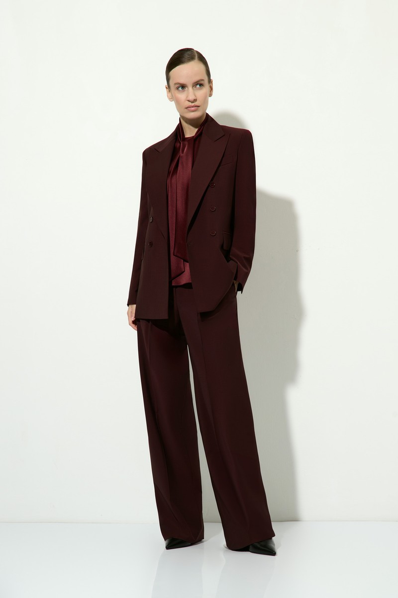 Костюм бордовый