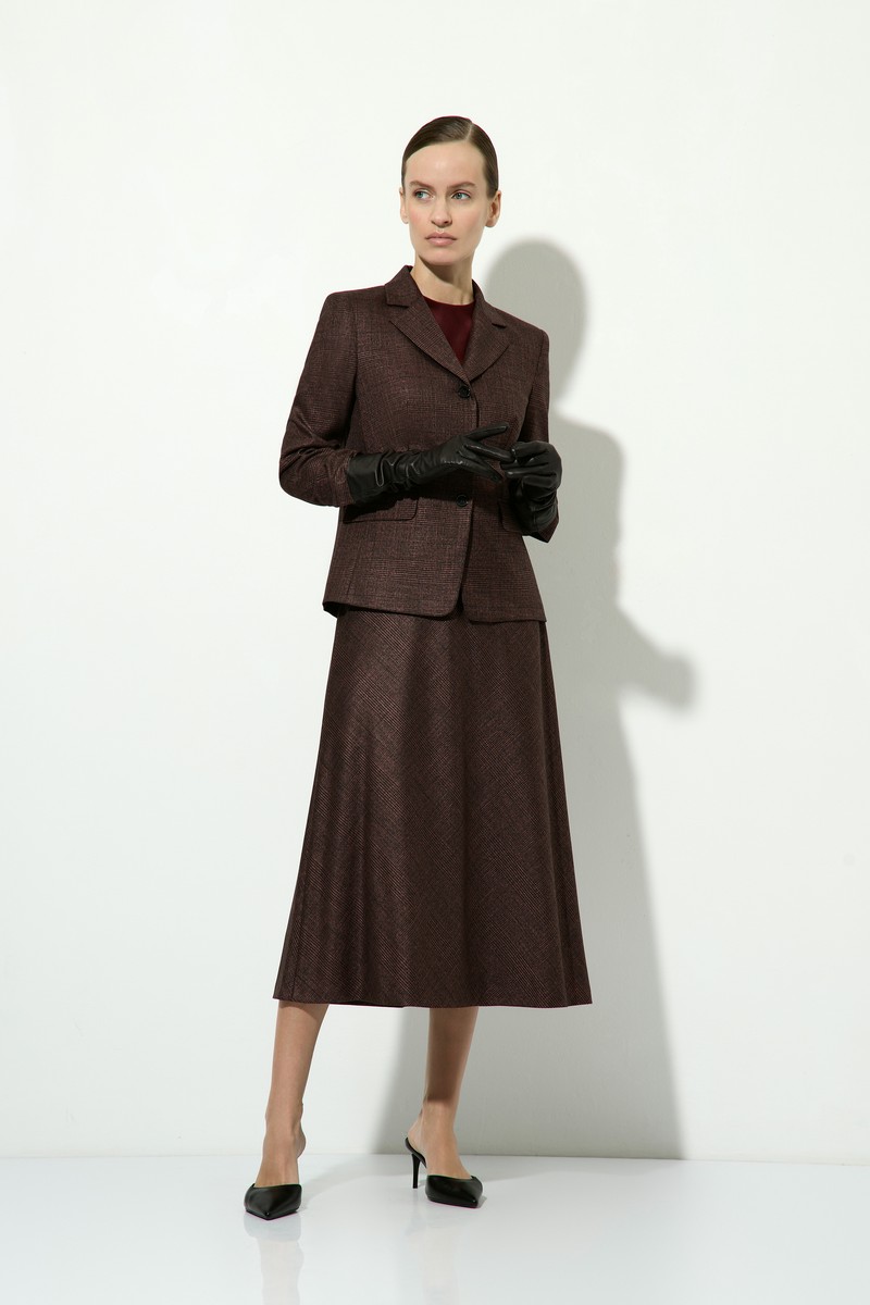 Костюм с юбкой и укороченным жакетом