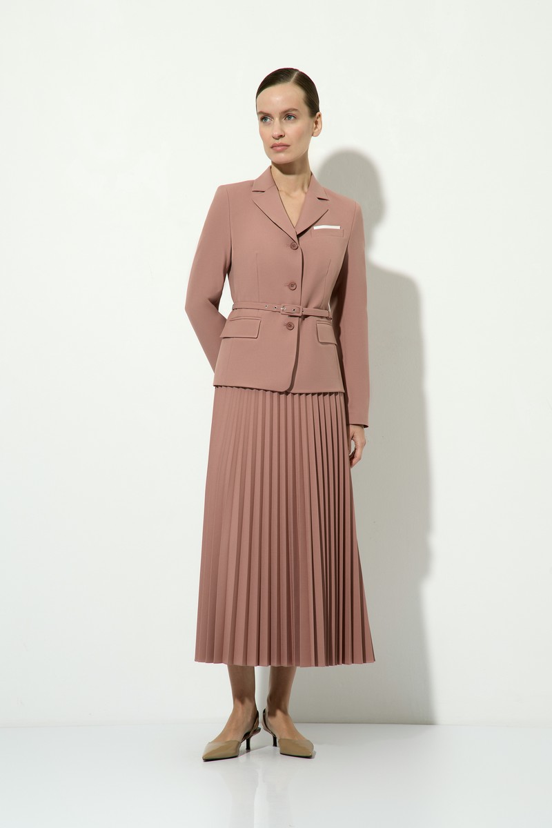 Костюм с плиссированной юбкой
