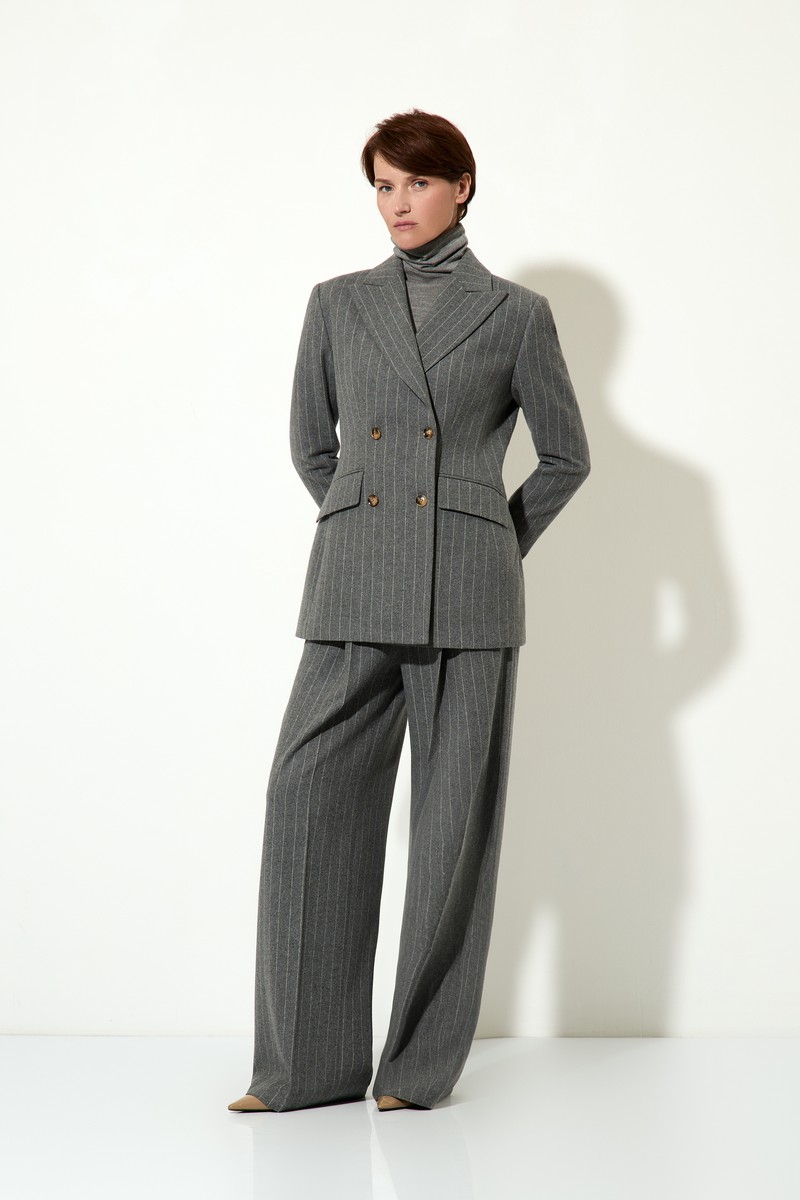 Костюм в полоску