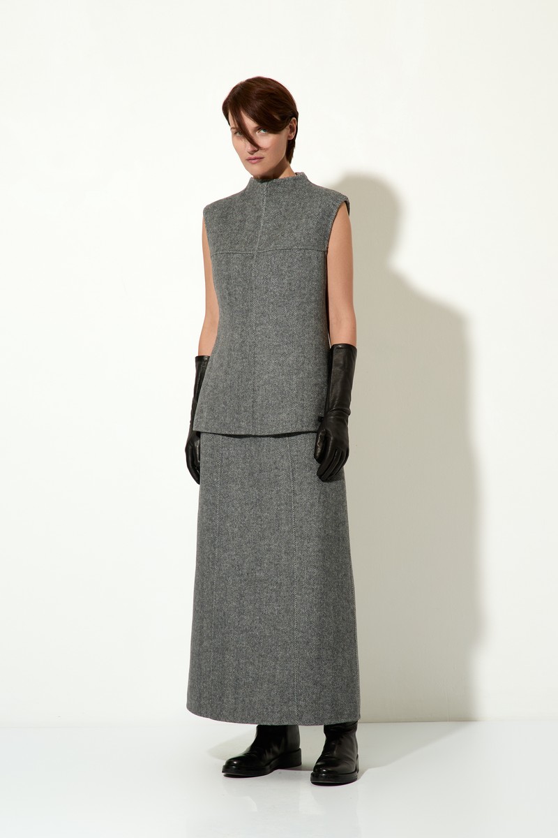 Костюм женский с юбкой и жилетом