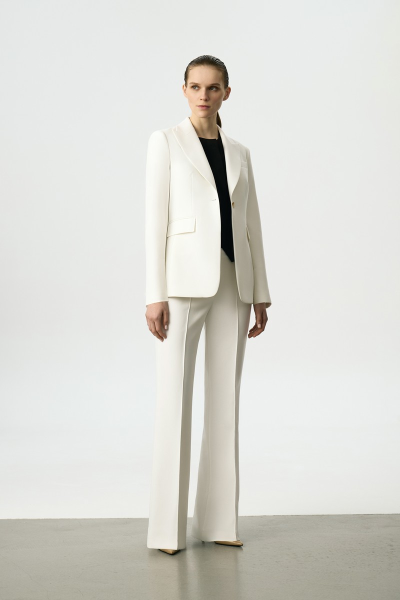 Белый костюм