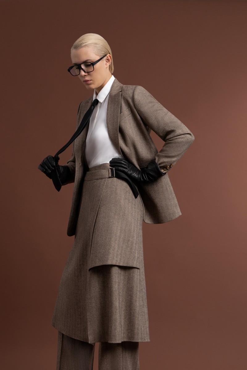 Костюм в ёлочку с брюками и юбкой