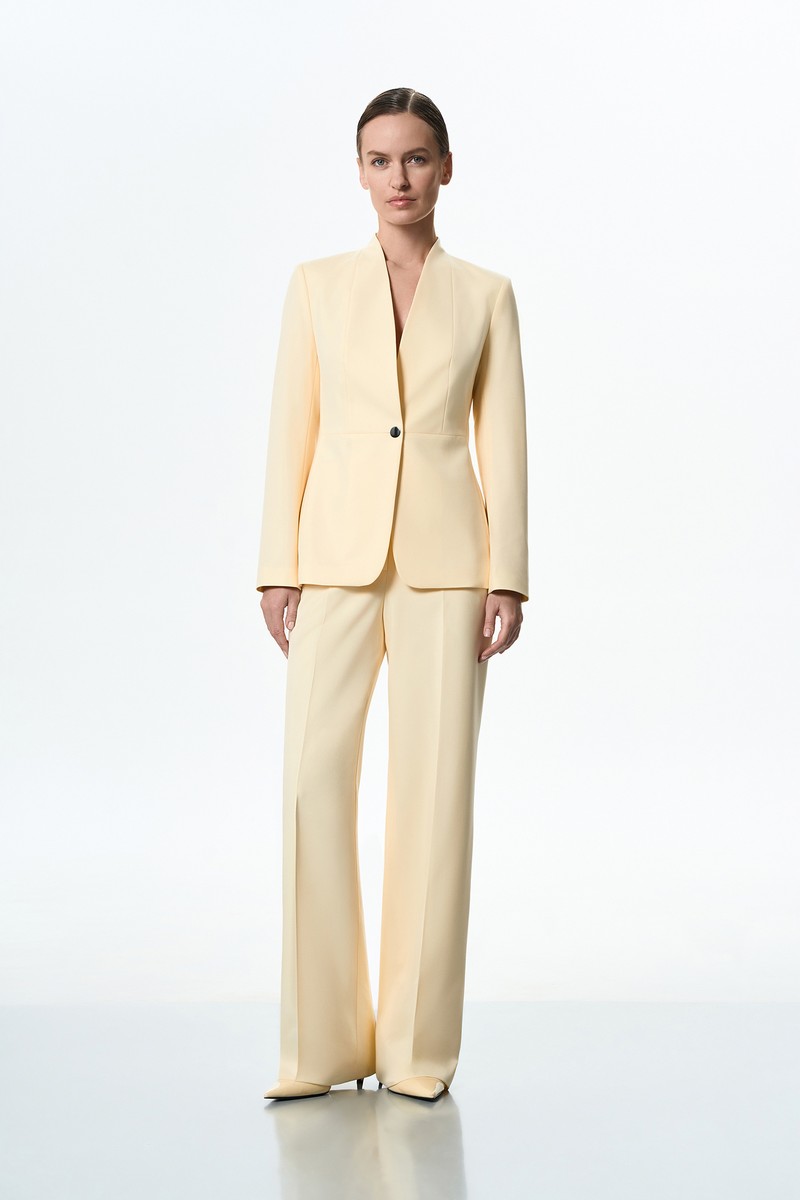 Костюм брючный с жакетом без лацканов